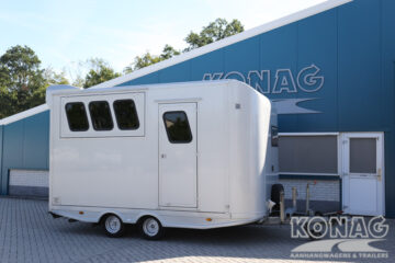 Steinsberger 3 paardstrailer met voorzieningen